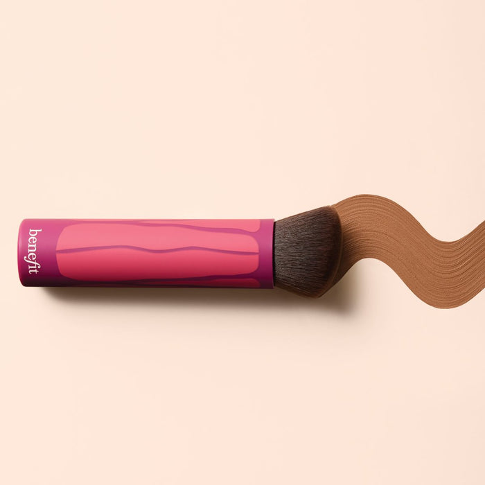 Benefit Hoola Wave Maker Cream Brush.